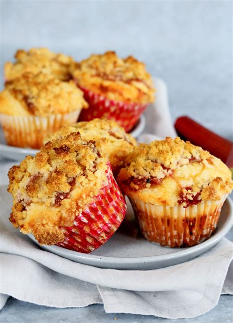 Rhubarb Crumble Muffins – Curly's Cooking