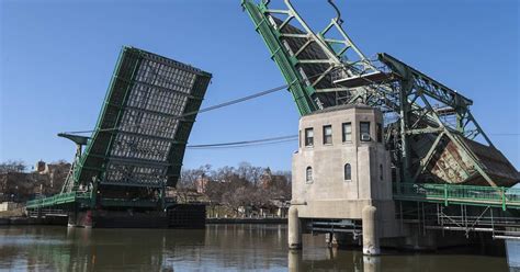 Joliet drawbridges draw attention in council election – Shaw Local