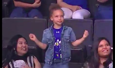 Riley Curry's dance moves go viral at Warriors' last preseason game