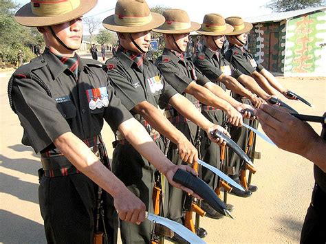 Indian Army Gurkha Regiment (Summer Ceremonial Dress) : r/uniformporn