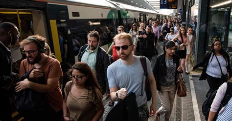 Southern Rail strike dates moved from Christmas Eve by RMT | Metro News