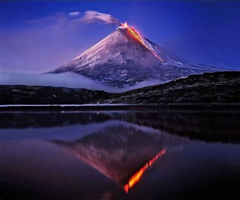 Klyuchevskaya Sopka (In Russia) volcano eruption. : r/pics