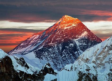 1,400+ Mt Everest At Sunrise Stock Photos, Pictures & Royalty-Free ...