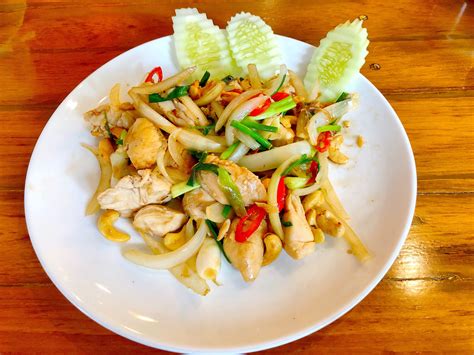 10. stir-fried-chicken-with-vegetables-and-cashew-nuts-thai-food-thai ...