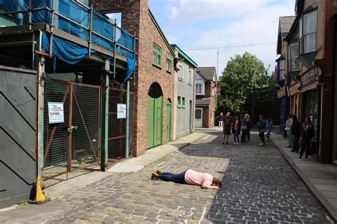 Fans recreate Tina death on Coronation Street tour - Manchester Evening ...