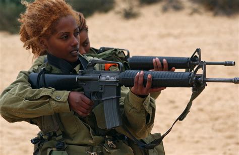 Female Soldiers Practice Shooting | December 26, 2006 The Un… | Flickr