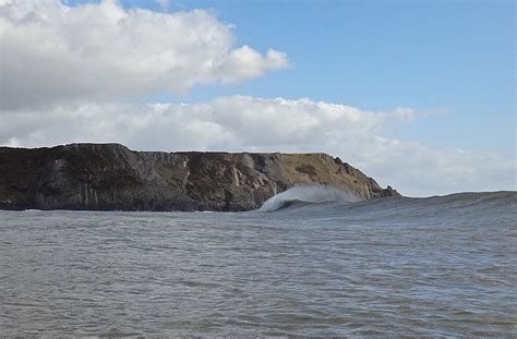 Photo de Surf de Three Cliffs Bay par robmc | 12:54 pm 25 Mar 2014