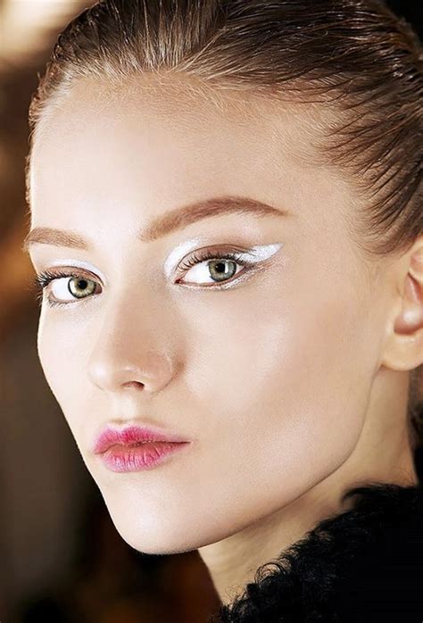 40 Silver Eye Makeup Looks You Need to Try 27 | Futuristic makeup, Silver eye makeup, Silver makeup