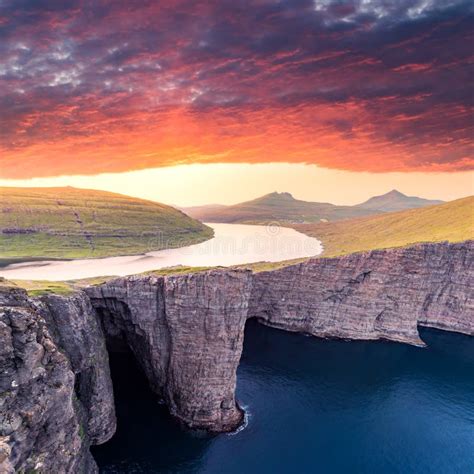 Sorvagsvatn Lake Rocks Over the Ocean Long Exposure, Faroe Islands ...