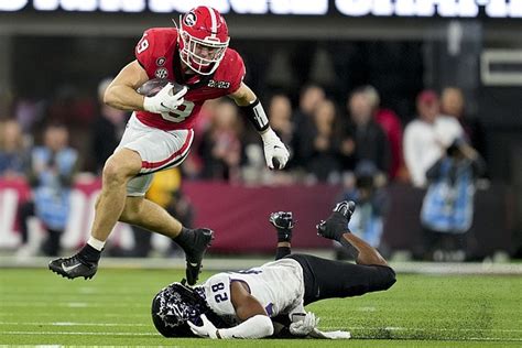 Bulldogs star Brock Bowers makes big plays wherever he lines up ...