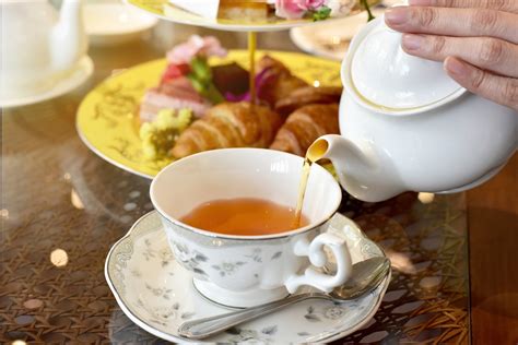 Drink Your Tea Like Queen Elizabeth II - Bistro Chic