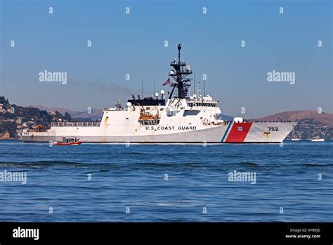 The USCG Legend class cutter Stratton (WMSL 752) on San Francisco Bay ...