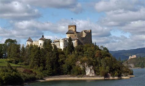 The Niedzica Castle In Poland⎜A Fort In The Dunajec River | Chido-Fajny