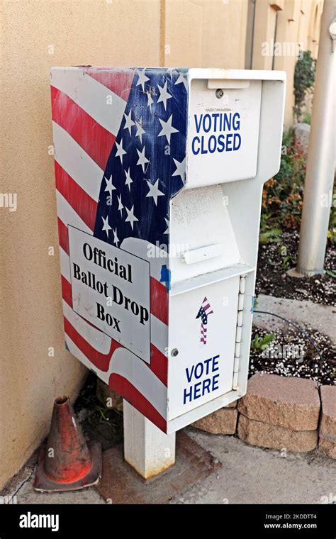 American elections voter ballot drop box hi-res stock photography and ...