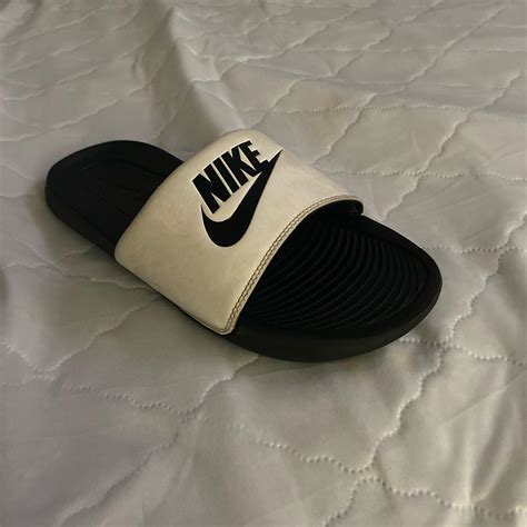 Nike Men's White and Black Slides | Depop