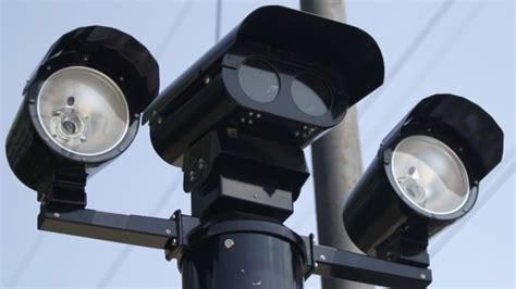 Nation's largest red-light camera program delivers mixed safety results - Autoblog