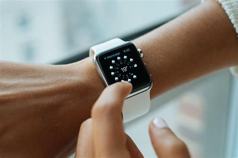 5 of the Best Apple Watch Accessories That Are 100% Worth Buying ...