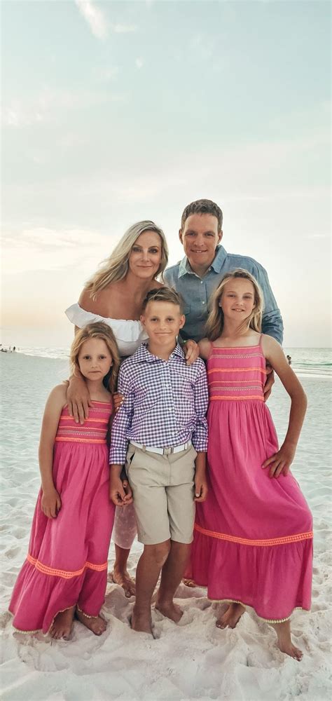 Family beach photo outfits in 2021 | Photo outfit, Instagram outfits, Beach photos