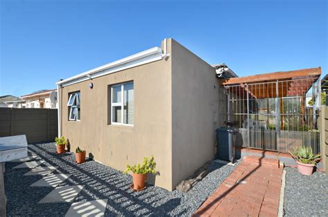 3 Bedroom House For Sale in Brooklyn | RE/MAX™ of Southern Africa