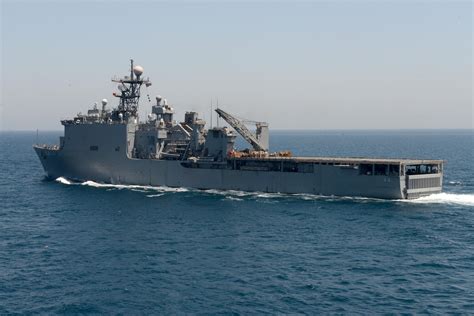 Amphibious Warship Gunston Hall Suffers 3 Hour Fire at Pier - USNI News