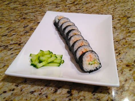 First time making sushi (Makizushi). Spicy tuna roll. [OC] [2562x1922 ...