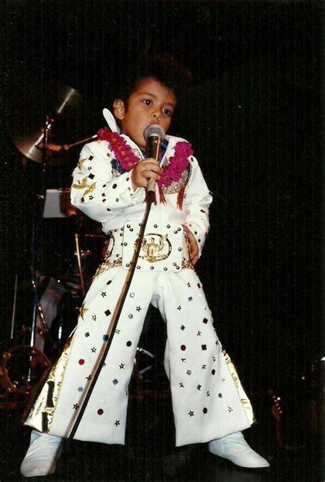 Celebritychildhoodphotos.com | Bruno mars, Childhood photos, Young ...