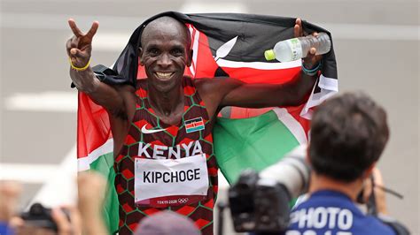 Tokyo Olympics: Kipchoge retains marathon gold in dominant style and ...