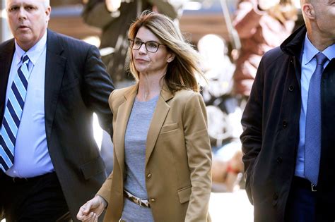 Lori Loughlin Hires Prison Expert in College Admissions Scandal: Source