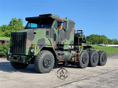 Oshkosh M1070 8x8 HET Military Heavy Haul Tractor Truck - Midwest ...