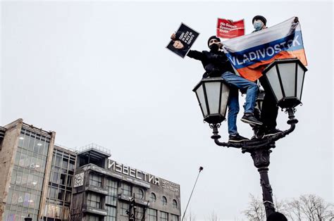 Tens of thousands protest across Russia in support of poisoned Putin ...