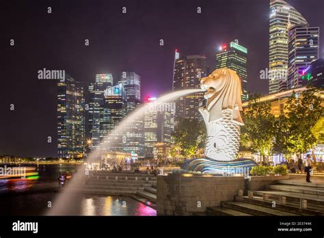 Merlion Statue, night shot, Marina Bay Reservoir, Singapore Stock Photo ...