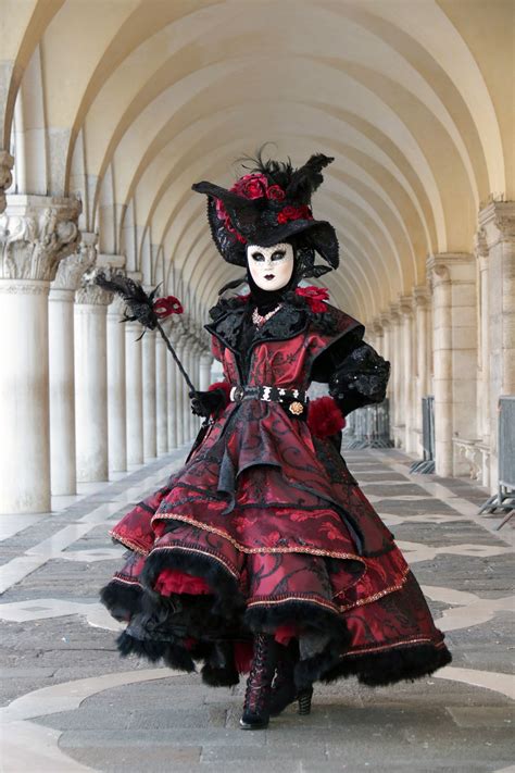 Carnevale di Venezia 2018 | Venice carnival costumes, Carnival costumes, Venetian costumes