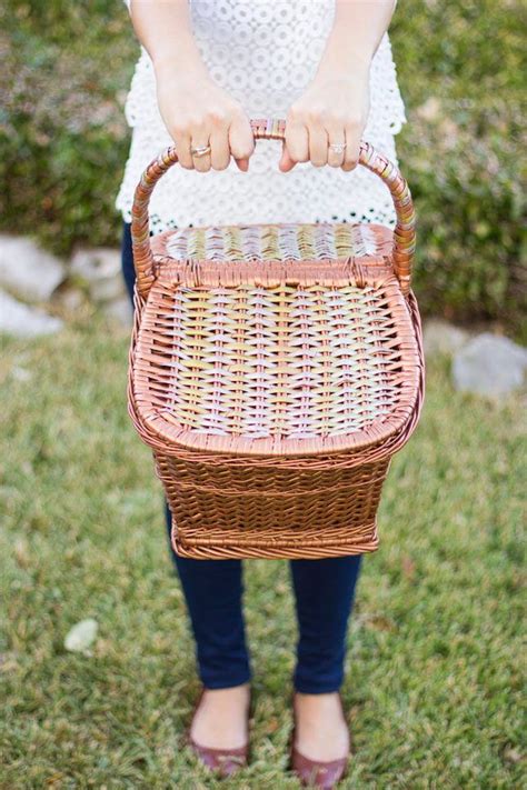 17 Stylish Picnic Baskets You Can Buy or DIY | Picnic basket, Thrifty diy, Wicker picnic basket