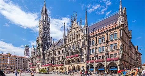 Marienplatz München, Sehenswürdigkeiten, Geschäfte, Unterkünfte