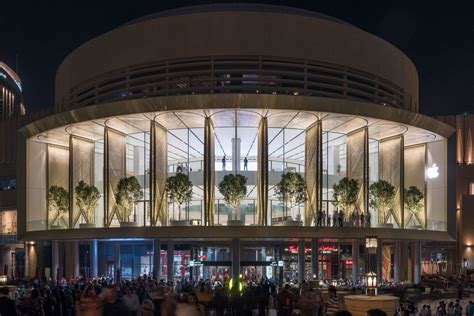 Dubai’s new Apple Store uses giant ‘solar wings’ for shading and views ...