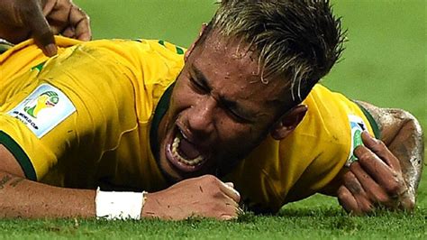 Neymar face of pain, after his vertebra fracture injury, in the World Cup | Neymar Jr - Brazil ...