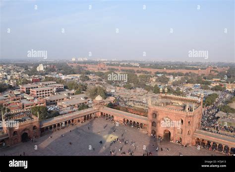 Aerial view of old Delhi and the red fort from a minar of Jama masjid Stock Photo: 125178175 - Alamy