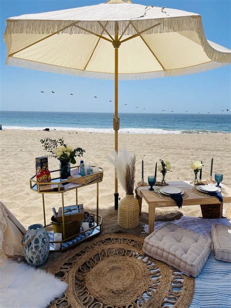 Beach picnic | Picnic inspiration, Beach picnic, Picnic decorations