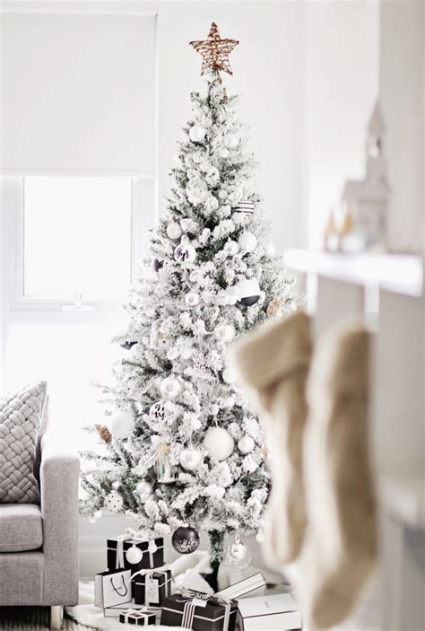 10 Elegant Christmas Tree Decorating Ideas | ICONIC LIFE