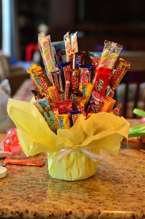 Tutorial: Candy Bouquet | Homemade gifts, Candy bouquet, Candy crafts