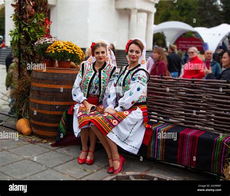 Folk costume festival moldova hi-res stock photography and images - Alamy