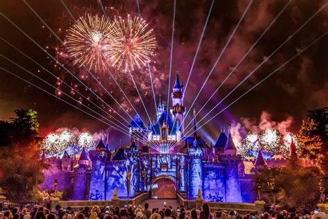 "A Kiss Goodnight," An Explosive Look at Disneyland Fireworks History!