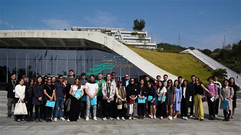 Columbia University students in town_EYESHENZHEN