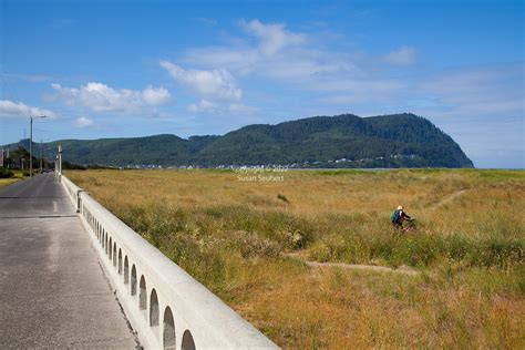 Along the oceanfront promenade at Seaside, Oregon | Commercial Travel ...