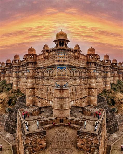 Gwalior Fort in different Style 👌 . @disvover_india : #GwaliorFort is an 8th century hillfort ...