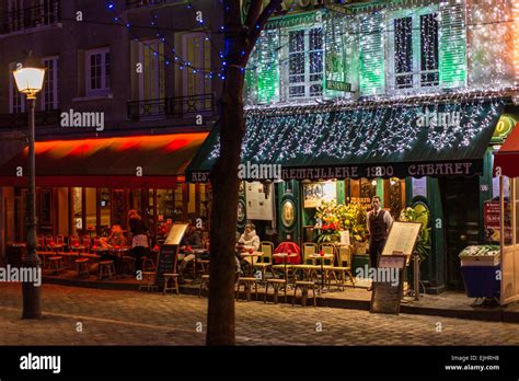 Outdoor cafe restaurant in Montmartre at night, Paris, France Stock ...