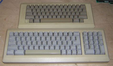 Apple Macintosh Plus keyboard, M0110, 1984