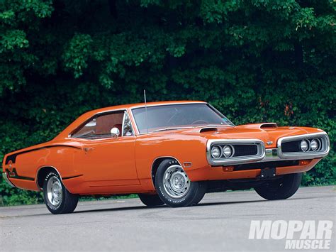 1970 Dodge Super Bee - 440 Hemi Engine - Mopar Muscle Magazine