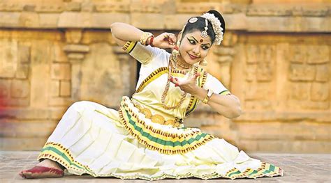 Mohiniattam: A unique method to make a lesser known classical dance form popular | Art-and ...