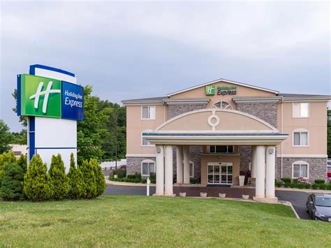 Hotel in Newington, CT near Hartford | Holiday Inn Express Newington